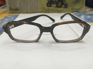 Lunettes vintage faites à la main Lunettes unisexes à monture de corne avec motif animal Forme de visage en diamant naturel assortie - Product Image 2