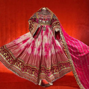 Elegante Vestido Largo Maxi Afgano Kuchi con Falda Larga Hasta el Suelo, Adorno Bordado en el Cuerpo y Patrones Geométricos Tradicionales - Product Image 1