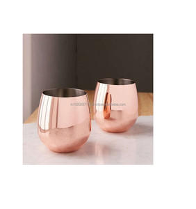 Vaso de agua de cobre tradicional con borde elegante y acabado pulido a mano perfecto para usar durante oraciones o meditación - Product Image 1