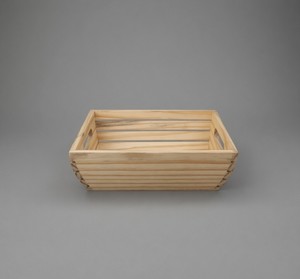 Plateau en bois de pin fait main, portable et durable, pour servir le petit-déjeuner, les collations ou les boissons, design rustique pour la maison ou le bureau, Inde - Product Image 2