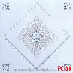 กระเบื้องฝ้าเพดานพีวีซีทรงสี่เหลี่ยมผืนผ้าแบบมันเงา Pima จากโรงงานโดยตรง ขนาด 24x24 นิ้ว ทนไฟ ดูดซับเสียง ป้องกันความร้อน เหมาะสำหรับห้องนั่งเล่น - Product Image 3