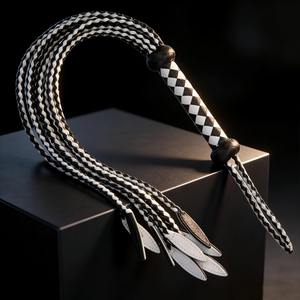 Floggers de Cuero de Alta Calidad, Personalizables en Tamaño y Estilo, Hechos a Medida, Flogger de Cuero Genuino, Fetiche BDSM - Product Image 3