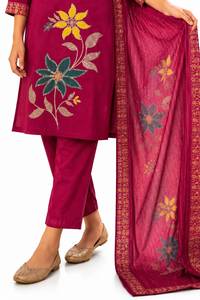 Conjunto de Kurta y Pantalón de Seda Romana para Niñas con Dupatta, Diseño Único, Vestido Tradicional Elegante para Festivales y Ocasiones Especiales en Venta - Product Image 5