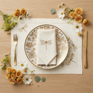 Ensemble de sets de table et de serviettes en lin naturel brodés de libellules dorées, décoration de table élégante avec ourlet festonné pour la salle à manger et les mariages - Product Image 1