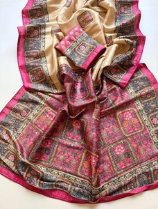 Sari de seda dorada con motivos florales y borde rosa para uso en bodas - Product Image 2