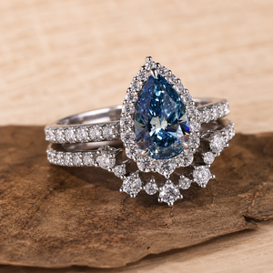Anillo de Compromiso y Boda con Zafiro Azul Corte Pera y Halo de Diamantes, Chapado en Oro Blanco sobre Plata, para Mujer - Product Image 3