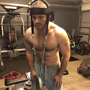 Harnais de cou rembourré en néoprène épais de 88 cm, réglable à 360°, avec chaîne et sangles de maintien sous le menton, idéal pour l'entraînement de musculation de qualité supérieure - Product Image 6