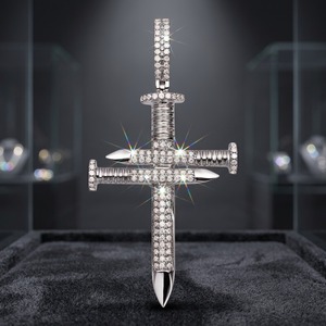 Colgante de cruz de diamantes de lujo, plata 925, corte brillante redondo, engaste de canal, unisex, para uso diario, colgante de joyería temática - Product Image 1