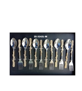 Ensemble de couverts de luxe faits à la main en or pour les tables de restaurant modernes – Repose-cuillères élégants en acier inoxydable gravés sur mesure et écologiques - Product Image 1