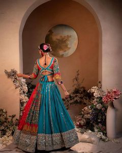 Ensemble Lehenga Choli multicolore de créateur pour Navratri, en coton mousseline lourd, avec broderie Gota Patti et travail de miroirs véritable, idéal pour les festivals - Product Image 4