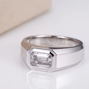 Bague signet unisexe en platine avec diamant synthétique de laboratoire taille émeraude, certifié IGI, couleur D, plaqué or 18 carats, gravure gratuite, luxe - Product Image 4