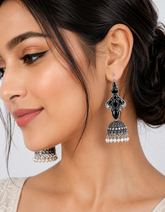Boucles d'oreilles Jhumka en laiton oxydé argenté et onyx pour femmes, vente en gros |   Boucles d'oreilles pendantes traditionnelles indiennes bohèmes pour mariage |   Fait main - Product Image 2