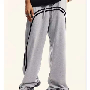 Pantalones Deportivos Extra Grandes de Felpa Francesa Personalizados con Franja Lateral y Logotipo Bordado, Pantalones Anchos con Lavado Ácido, Estilo Urbano - Product Image 6