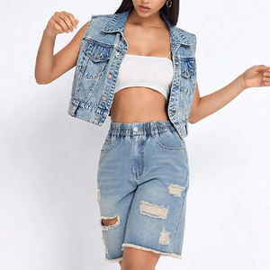 Chaleco vaquero de mujer con cuello en V, sin mangas, de un solo botón, estilo vintage, a la moda, nuevo para verano, con efecto desgastado, venta al por mayor para boutiques. - Product Image 4