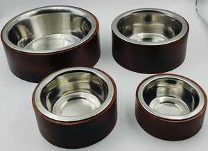 Gamelle moderne et écologique pour chien en bois de manguier avec finition couleur noyer, bol en acier et support en bois avec insert antidérapant - Product Image 5