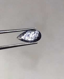 Magnifique pierre naturelle brillante et éclatante en iolite et pierre de soleil, taille poire. - Product Image 1