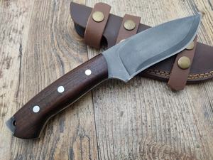 Couteau de chasse et de survie plein tang en acier Damas, lame pointue, manche en bois dur, étui en cuir, garantie 3 ans - Product Image 4