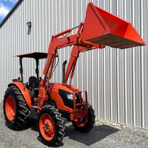 Tracteur agricole Kubota M7060 4x4 d'occasion, 60 CV, cabine fermée, rouge, transmission par engrenages, haute productivité, à vendre - Product Image 2