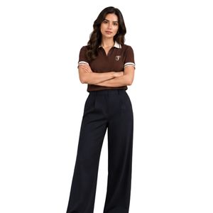 Polo à manches courtes avec bordure contrastée marron et pantalon plissé noir à jambes larges, tenue décontractée élégante pour femmes - Product Image 2