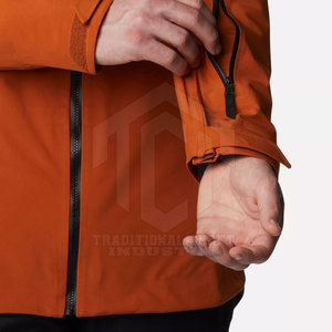 Veste de ski confortable à capuche respirante avec logo frontal, design décontracté pour l'hiver et le froid - Product Image 6
