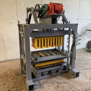 Eenvoudige Bediening Blokgietmachine Trillingsafgietsel QT4-40 Handmatige Betonblokmachine In Afrika - Product Image 4