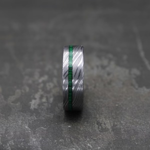 Anillo de Boda de Acero de Damasco con Incrustaciones de Madera, Diseño Plano con Centro Verde, Joyería Unisex OEM DIY para Regalo de Fiesta de Compromiso - Product Image 3