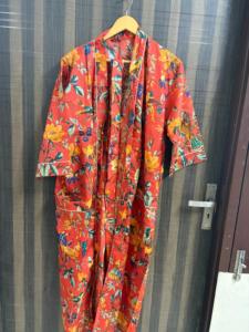 Bata Kimono Ligera y Transpirable de Algodón Floral con Cuello en V y Cordón Ajustable para Mujer, Ideal para Verano, Descanso, Playa o como Bata de Novia - Product Image 4
