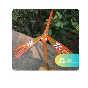 Jouet libellule en bambou peint de haute qualité, fait main pour les jeux de vol en plein air et l'apprentissage de l'artisanat traditionnel du Vietnam - Product Image 1