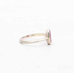 Anillo Solitario de Plata de Ley 925 con Bisel de Rubí Ovalado Natural, Joyería Fina, Memoria Jewels, Venta al Por Mayor - Product Image 2