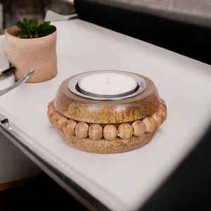 Bougeoir T-Light en bois fabriqué à la main avec design sculpté, accent de décoration rustique pour salle à manger et chambre à coucher - Product Image 5