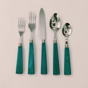 Ensemble de couverts en métal à manches vertes et turquoise, cuillère, couteau et fourchette, compatible lave-vaisselle, pour mariage et restaurant - Product Image 1