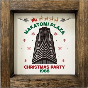 Homythe Die Hard Divertenti Insegne Natalizie in Legno da Parete, Decorazioni per Casa e Bagno, con Vassoio a Più Livelli, Eleganti Decorazioni Natalizie - Product Image 1