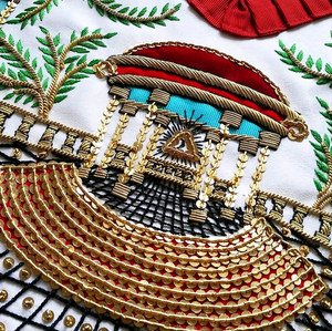 Tablier de Maître Vénérable - Badges Maçonniques Simples en Forme de Triangle, Brodés à la Main, en Similicuir, à Coudre, Personnalisés, 3D, Écologiques, AASR - Product Image 3