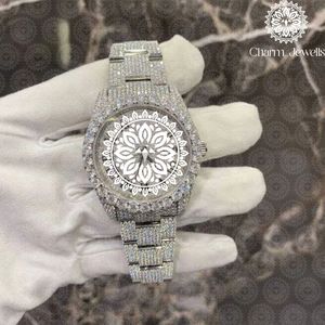Reloj de lujo para mujer Charm Jewells, de acero inoxidable, caja redonda de 38 mm, bisel con diamantes, cierre plegable de cuarzo analógico - Product Image 1