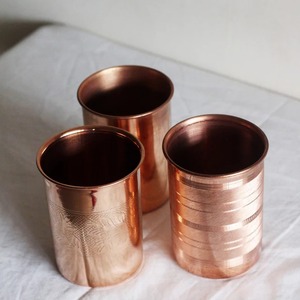 Mug en verre et cuivre artisanal de qualité supérieure, tasse à eau traditionnelle au design élégant par Altamash Craft - Product Image 2