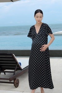 Vestido casual de verano con cuello en V, manga regular, corte holgado, minimalista, de mezcla de seda a rayas, 160 g/m², hecho en Vietnam - Product Image 4