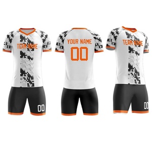 Ensemble de maillots de foot personnalisés blanc, noir, orange, imprimé géométrique, sublimé, 100% polyester, unisexe adulte, toutes saisons - Product Image 1
