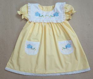 Colección de Vestidos de Bebé con Bordado de Pájaro Azul Amarillo. Hecho a medida - Product Image 3