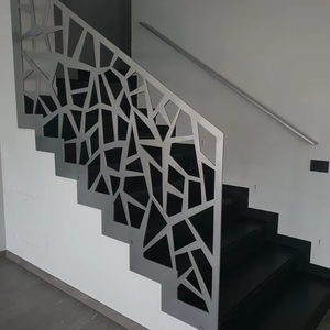Panneau de protection d'escalier moderne sur mesure, garde-corps d'escalier en acier découpé au laser CNC, revêtement en poudre, design floral/géométrique personnalisé - Product Image 1