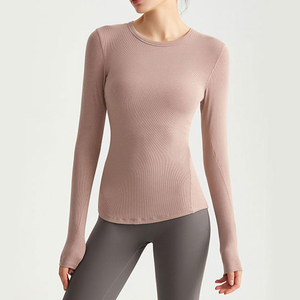 T-shirt de sport pour femme à compression haute élasticité, idéal pour le fitness, la course et la gym – Léger, respirant et performant - Product Image 4
