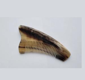 Peigne en corne naturelle de qualité supérieure pour le coiffage, le démêlage et l'entretien des cheveux - Product Image 1