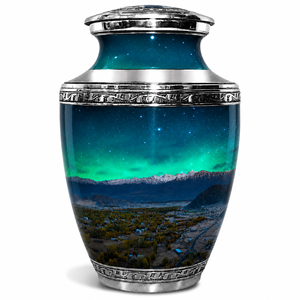 Urne funéraire Aurora Spirits avec un magnifique motif d'aurores boréales, design ciel nocturne céleste et élégante urne gravée en argent - Product Image 2