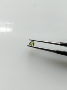 Peridoto Verde Natural de 3 mm, Corte Trillón, la Mejor Calidad, Tamaño Personalizable, Gema Suelta para Joyería - Product Image 1