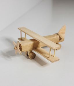 Centro de mesa decorativo con diseño de avión de madera, ideal para regalar, decorar el hogar y exhibir en colecciones. - Product Image 1