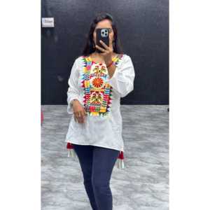 Blusa de Diseño para Mujer, Especial para Navratri, con Bordado Multihilo - Product Image 5