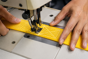 Sangle d'arrimage à cliquet en polyester robuste de qualité industrielle Provina 75 mm 8000 kg avec crochets métalliques certifiée GS & CE pour le transport de machines - Product Image 4