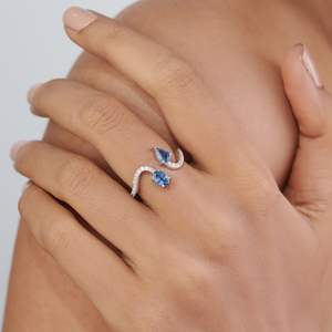 Anillo Toi et Moi Ondulado de Oro Blanco Sólido de 14K con Zafiro Azul y Diamantes, Novedad al por Mayor, Proveedor de Joyería Personalizada - Product Image 2