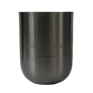 Nuevos diseños de tarros de velas vacíos negros de latón personalizados para hacer velas, decoración del hogar, recipientes de lujo, cera de estaño grabada a mano - Product Image 1