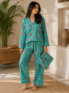 Ensemble de pyjama d'été en coton floral pour femme, bleu turquoise, imprimé bloc, vêtements de nuit écologiques, loungewear doux à fleurs roses, boutonné - Product Image 1
