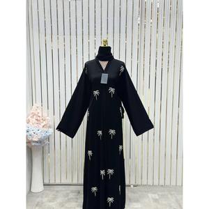 Abaya Abierta Clásica Negra con Bordado de Palmeras, Elegante y Modesta, para Uso en la Oficina y Eventos Formales, Venta al Por Mayor - Product Image 4